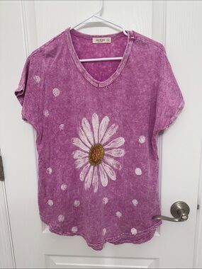 JESS & JANE Pink Daisy V-Neck Tee